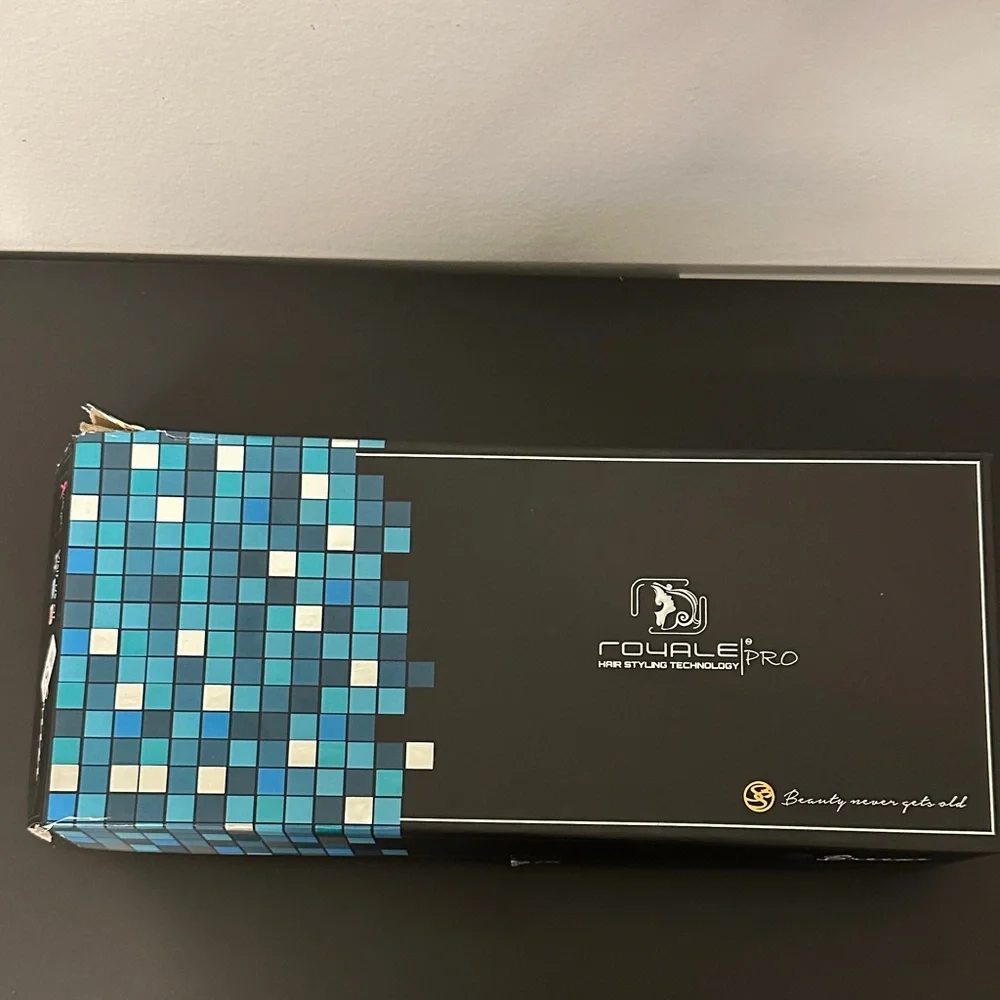Royale Pro Turquoise Breeze Hair Straightener with 2 Clips. NWT